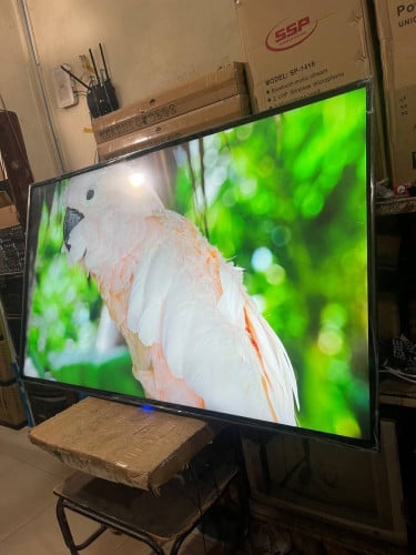 65inch Crystal UHD 4k 460$ warranty one Year