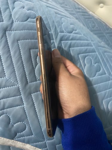 លក់XS max 256g 240$ ដូរកញ្ចក់អោយម៉ាស្អាត