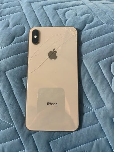 លក់XS max 256g 240$ ដូរកញ្ចក់អោយម៉ាស្អាត