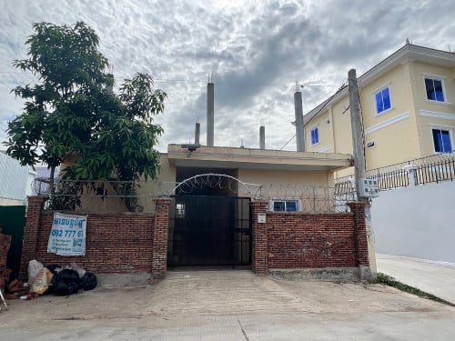 ផ្ទះលក់ នៅតាខ្មៅ (ផ្ទះកែង១០បន្ទប់សម្រាប់ជួល)