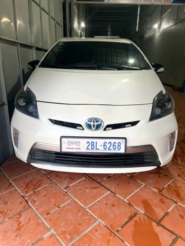 ឡានលក់Prius 012 plug-in