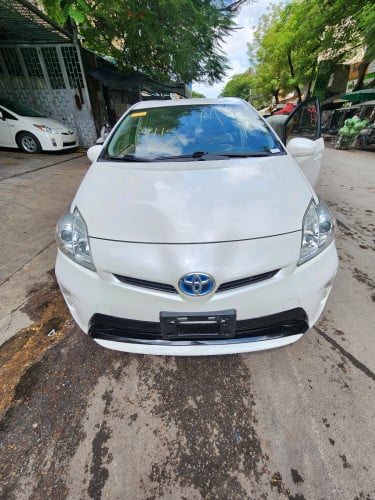 កំពូលថ្មី prius 2012 option3 ម៉ូយ100%