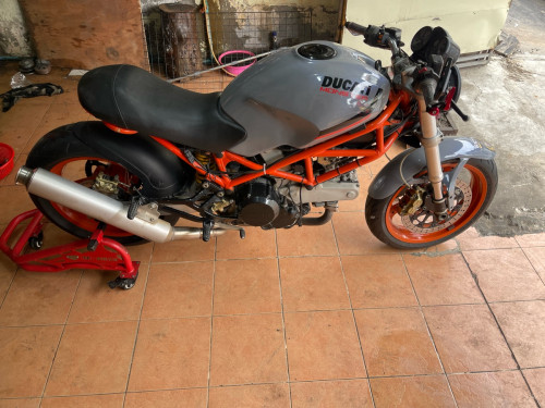 Ducati monster 400ccសម្រាប់លក់