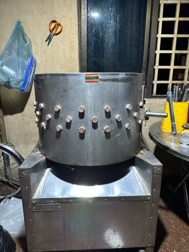 ម៉ាស៊ីនបោចមាន់ខ្នាតធំធានាឱ្យស្រួលប្រើ រឿងម៉ាស៊ីននៅស្អាត របស់ក្រុមហ៊ុនថៃ