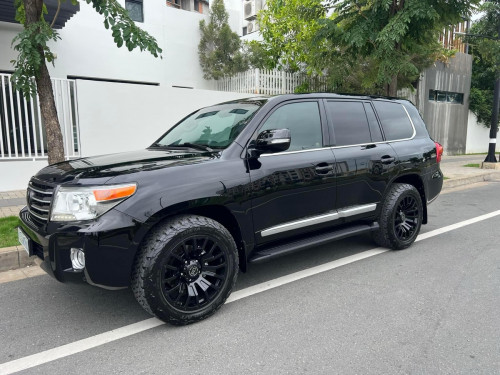 Toyota Land Cruiser V8 VIP years 2012 Full Option