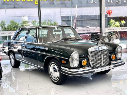 Mercedes 52 ឆ្នាំ 280 SE 1972 របស់កម្រសុំនុំសុីន