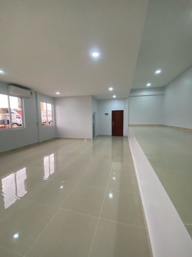 ការ​ងារ​ក្នុង​កំពង់​ផែ​ ព្រះសីហនុ​