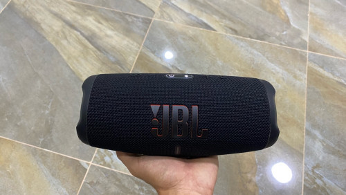 JBL Charge5  ថ្មី99% នៅធានាជិត5ខែពី Nano sound. មានប្រអប់ខ្សែសាកស៊ីនដូចទិញមកថ្មី។