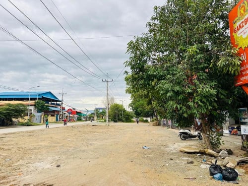 ផ្ទះជាប់ផ្លូវ ៣០ម