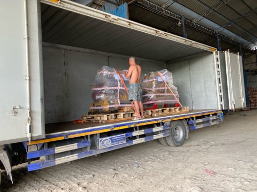 ទទួលដឹកទំនិញគ្រប់ប្រភេទ 25ខេត្តក្រុង 24ម៉ោង