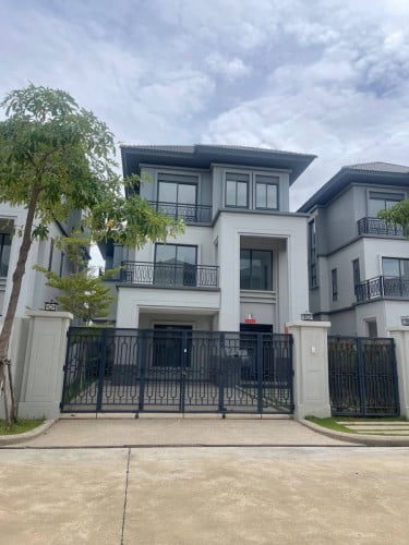 វីឡាឃ្វីនBllសម្រាប់ជួលនៅបុរីជីបម៉ុងហ្រ្កេនភ្នំពេញ