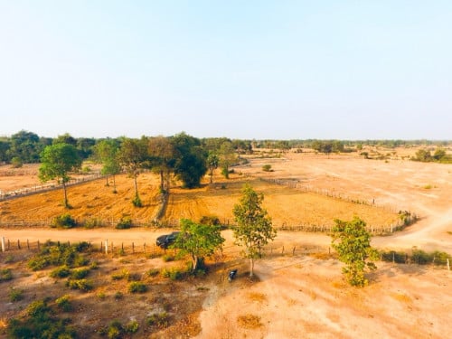 ដីកែងលក់បន្ទាន់​ ជាប់ស្រះធម្មជាតិ​ មានទឹកខួបប្រាំងខួបវស្សា