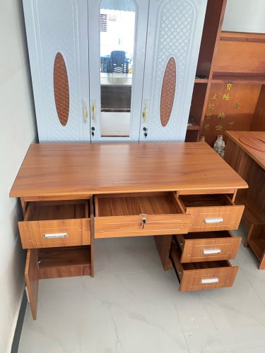 តុការិយាល័យ ខ្នាត 1.4mx0.7m