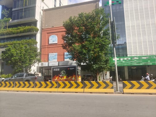 អគារពាណិជ្ជកម្មសម្រាប់ជួល - Commercial Building For Rent​ On Main Road