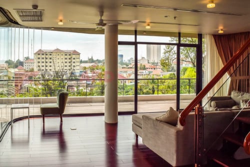 Duplex Penthouse 3 Bedrooms apartment swimming pool, gym for rent in Doun Penh Area