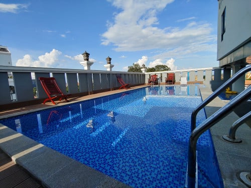 1Bedroom Swimming Gym Serviced Apartment near Royal Pace