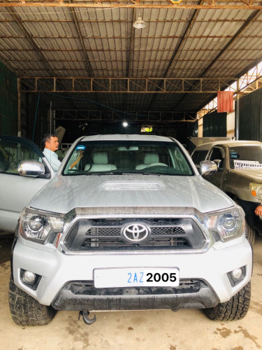 TOYOTA TACOMA ឆ្នាំ2005 អូតូប៉ុងពីរធានាឡានស្អាតពុកម៉ែបងប្អូនអត់បុកអត់ប៉ះធានាឡានស្អាតជូន