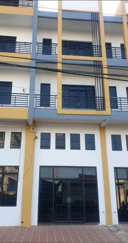 ផ្ទះលក់ ផ្លូវធំ