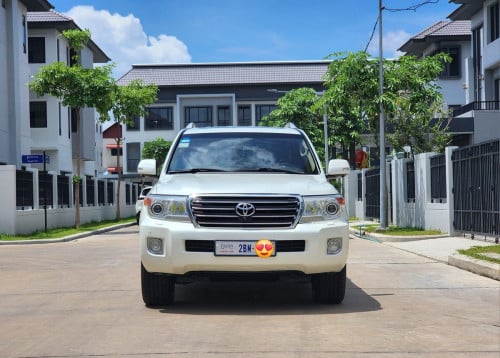 Land Cruiser full V6 Arab