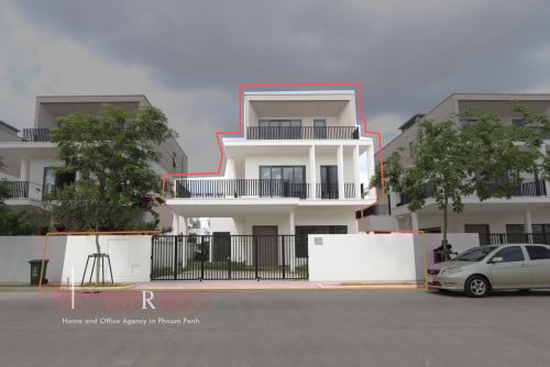 វីឡាឧត្តម ដ៏ប្រណិតសម្រាប់លក់នៅក្នុងបុរីចន្ទគិរី | Villa Udom For Sale in Borey Chankiri (N2)