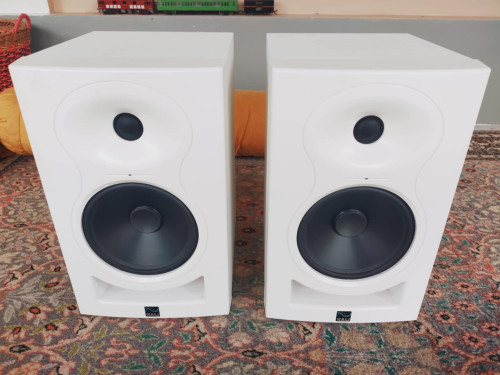 Speakers Kali LP6 Monitor Speakers