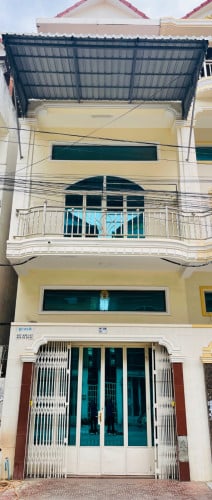 ផ្ទះលក់ 4.2m x 16m ប្លង់រឹង ( បុរី សូនី )ទឹកថ្លា