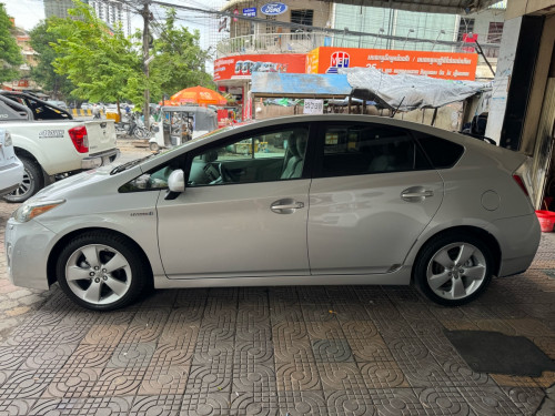 2010 Toyota Prius option 5 Auto parking