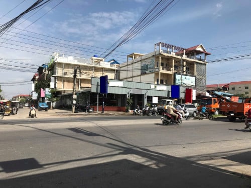 ដីកែងអាជីវកម្មសម្រាប់ជួល -  Corner Commercial Land For Rent On Main Road