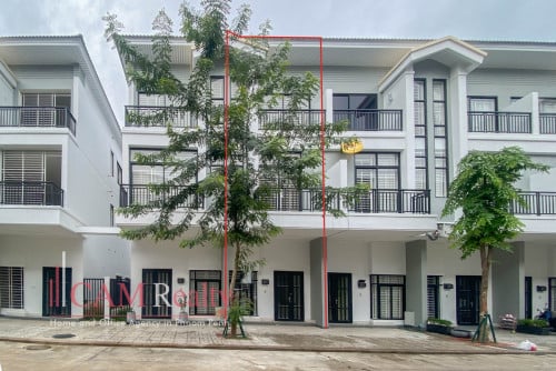 ផ្ទះវីឡាកូនកាត់ LV - សំ​រាប់លក់ ទីតាំងនៅក្នុងគម្រោង  អេកូរ៉ូមែនស៍