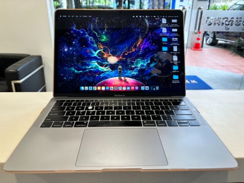 Macbook Air 13" 2018 ថ្មីខ្លាំង