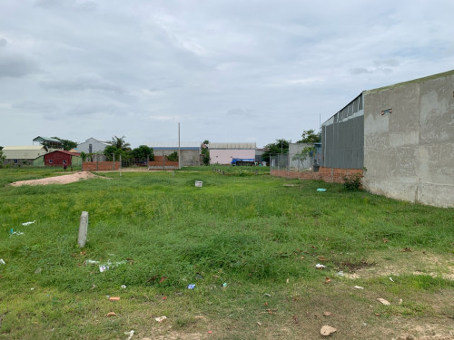 លក់ដីនៅបែកចាន