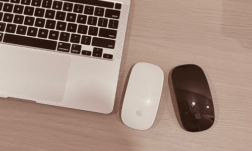 ថ្មី 99% Magic Mouse version II