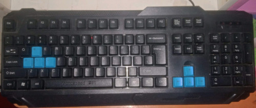 លក់ keyboard  និង mouse  ថែមកាសអោយទៀត។ ទាំងអស់នេះលក់តែ 8$ ទេ