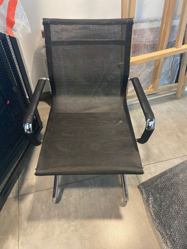 Office chair we have 3 price 20$ for 1