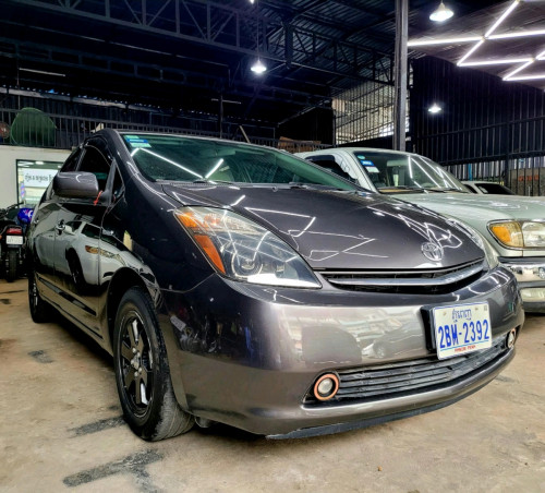 Prius 2007 Half Full ស្លាកលេខ ឡានមូលអត់បុកអត់ច្រេះ