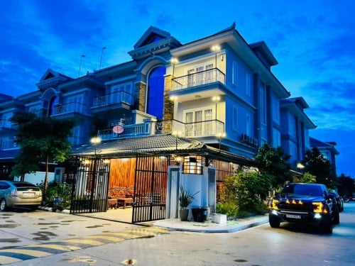 វីឡាភ្លោះលក់ប្រញាប់លុយ