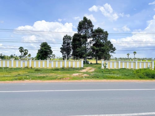 ដីសម្រាប់ លក់ ទីតាំងស្ថិតនៅលើផ្លូវជាតិលេខ6A ជិះពីភ្នំពេញទៅដីស្ថិតនៅខាងស្តាំដៃ គីឡូលេខ64