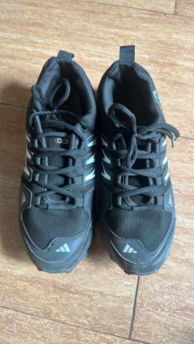 ស្បែកជើង Addidas