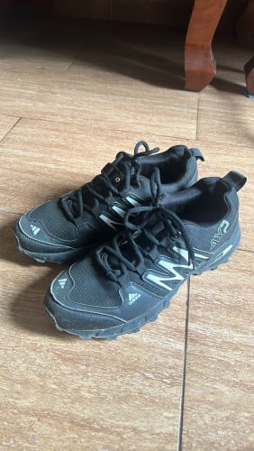 ស្បែកជើង Addidas