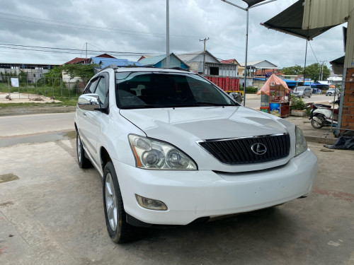 Lexus Rx 330 half full