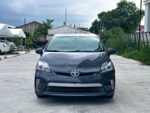 Toyota Prius 2013 plug-in hybrid ឡានមូល អត់បុក អត់ប៉ះ អាគុយនៅល្អ។ ទាក់ទងឥឡូវនេះនឹងមានការបញ្ចុះពិសេស