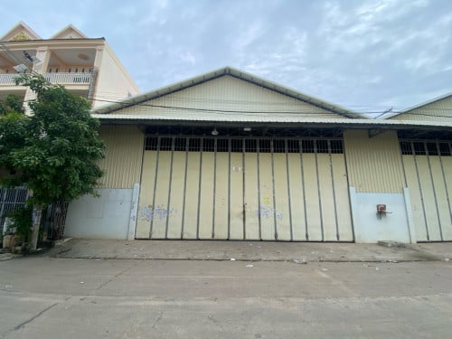 ឃ្លាំងជួលនៅស្ទឹងមានជ័យ