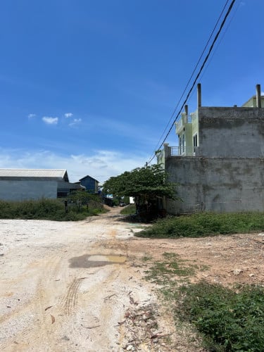 ដីខ្នាត10x31m ម្តុំមាត់បឹងលំហែក្រាំងធ្នង់ (ម្ចាស់ផ្ទាល់)