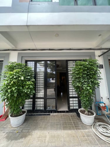 ផ្ទះលក់ប្លង់រឹង ទីតាំងចំងាយ4គីឡូ ពីផ្សារអុីអនបី