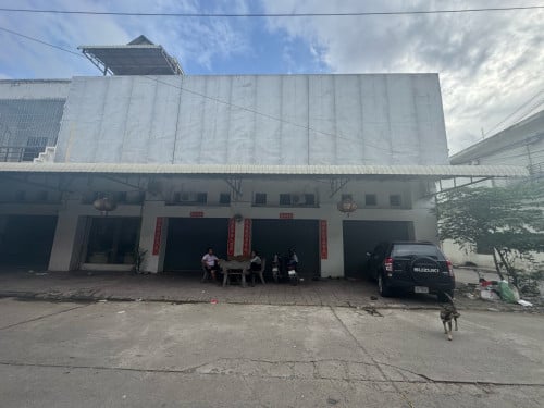 ផ្ទះកែង4ល្វែងសំរាប់លក់​នៅបូរីអាកាសចរណ៏ពោធចិនតុង(មានចំណូលពីការជួលស្រាប់)