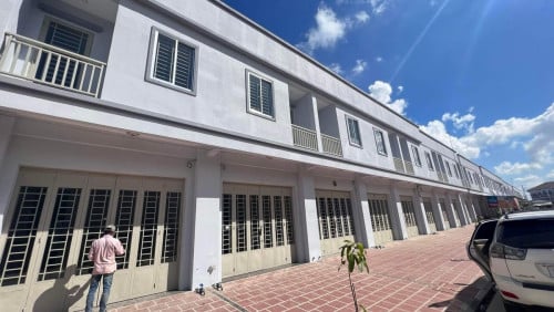 ផ្ទះ​លក់​ ក្នុងបុរី​ លីរ៉ានី​ សង្កាត់​បឹងធំ