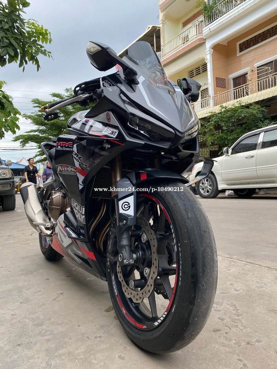cbr sports bike price