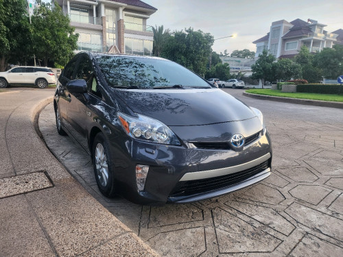 Prius plus in 2012 options 3 updated options 5 sale 18500$