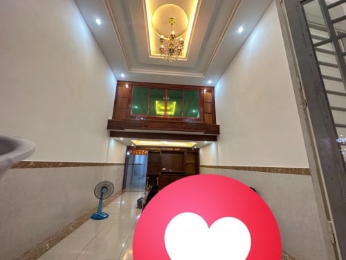 ផ្ទះ​អាជីវកម្ម​លក់​មាន​ចំណូល​ស្រាប់​