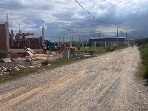 ដីលក់ ជិតសាលា (សាលាធ្វើជិតរួចហើយ)